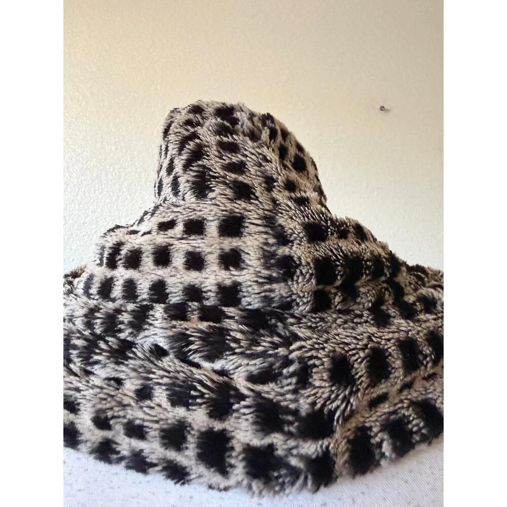 Anthropologie sleeping on snow Faux Fur Cowl Neck Snood Gray Leopard One Size